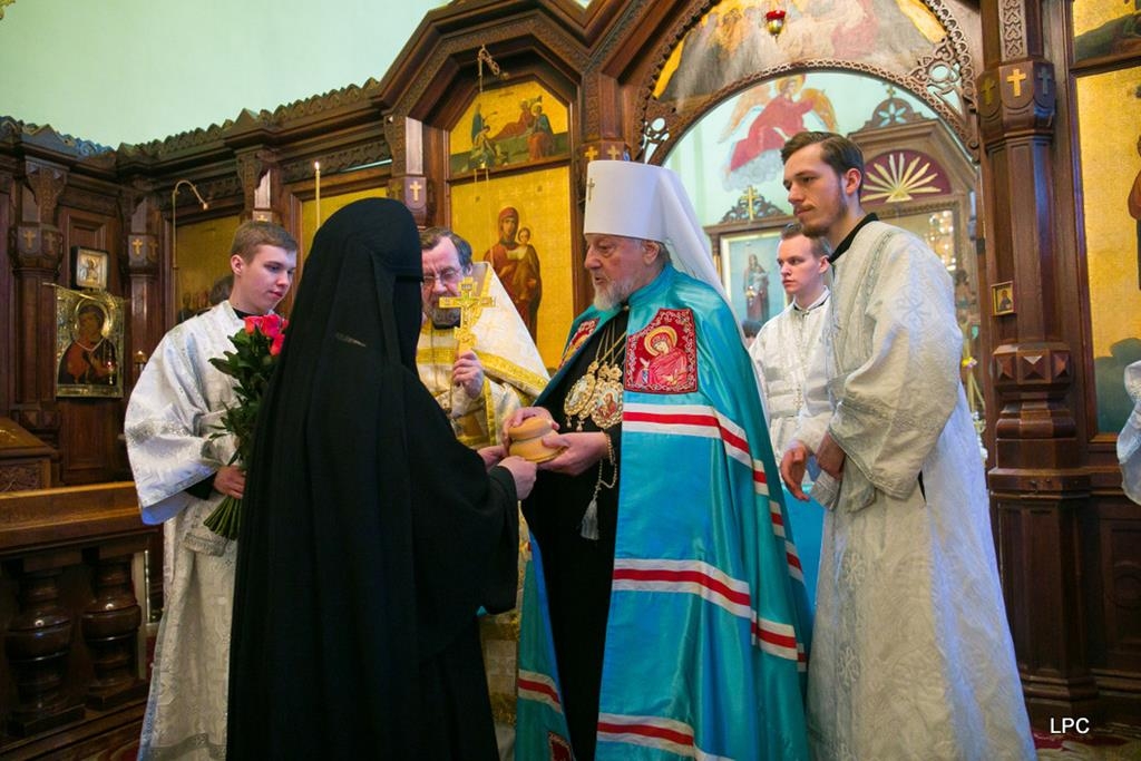 Высокопреосвященнейший Митрополит Александр совершил Божественную литургию в день памяти святых жен-мироносиц в Рижском монастыре